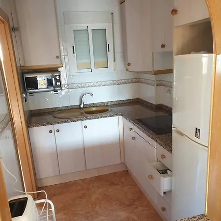 2 Bedrooms With Shared Pool And Wifi At Carrer Britania 10 1 Km Away From The דירה אליקאנטה